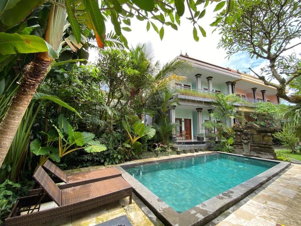 Swimming pool and garden at Astana House Ubud